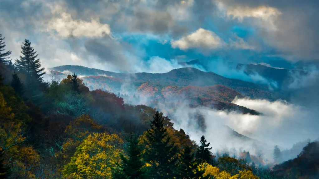 Fact Behind The Mysterious Mist Smoky Mountains National Park